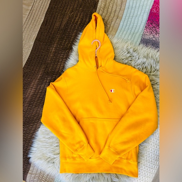 Hoodies and crew neck for sale. - Picture 14 of 16